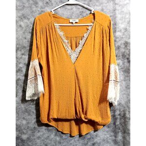umgee top blouse Wmn's Sz S saffron-color lace hi-lo